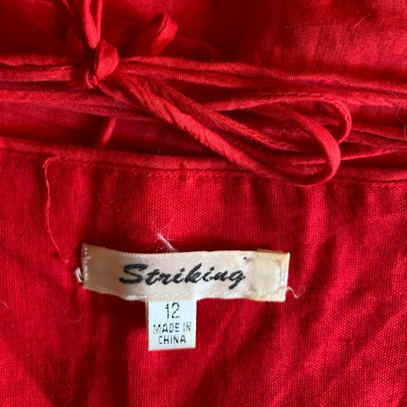 Striking.Red dress. Size medium - Picture 4 of 6